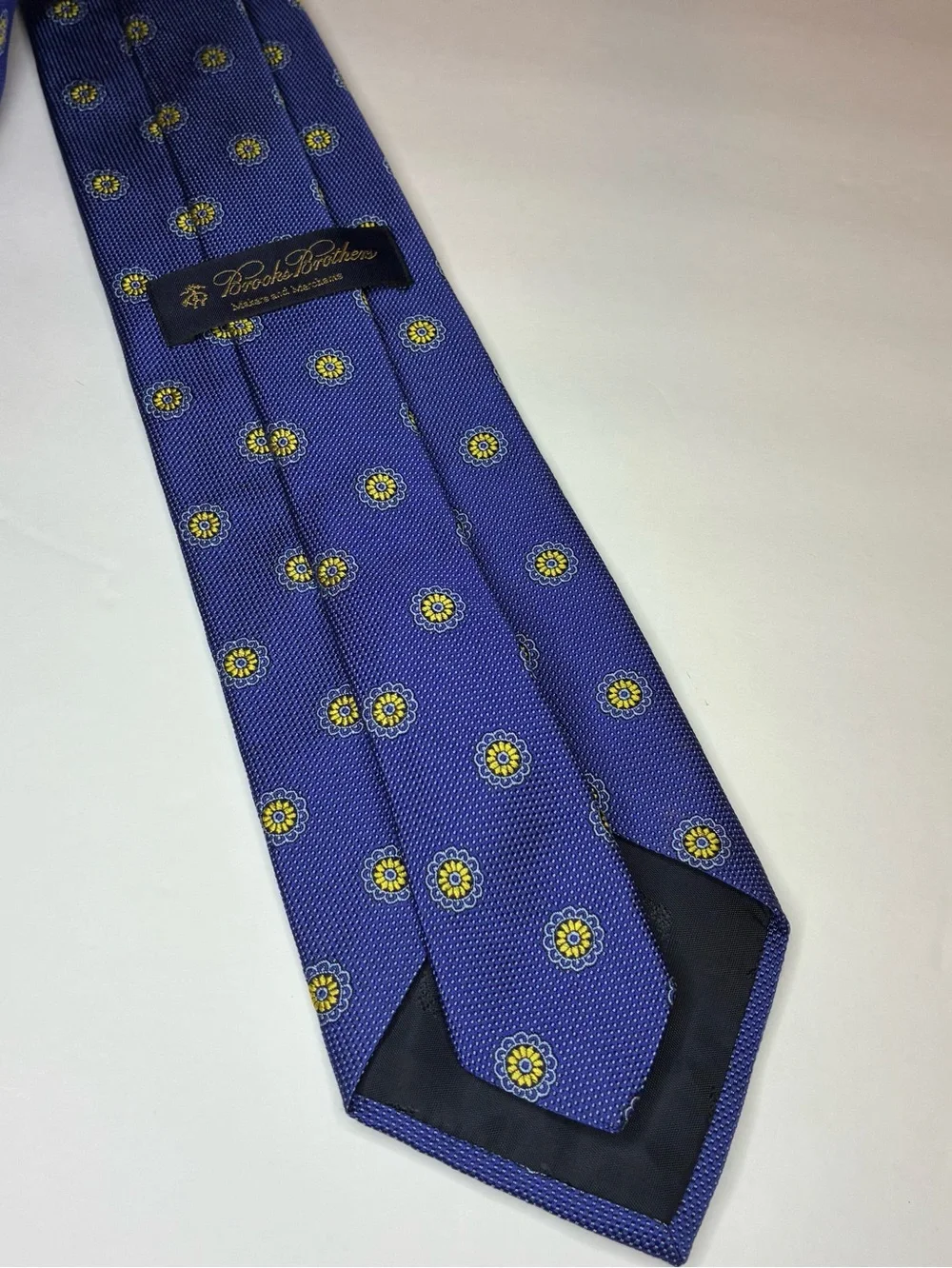 Brooks Brothers Makers Merchants Silk Tie Purple Yellow Geometric Medallion 3.5”